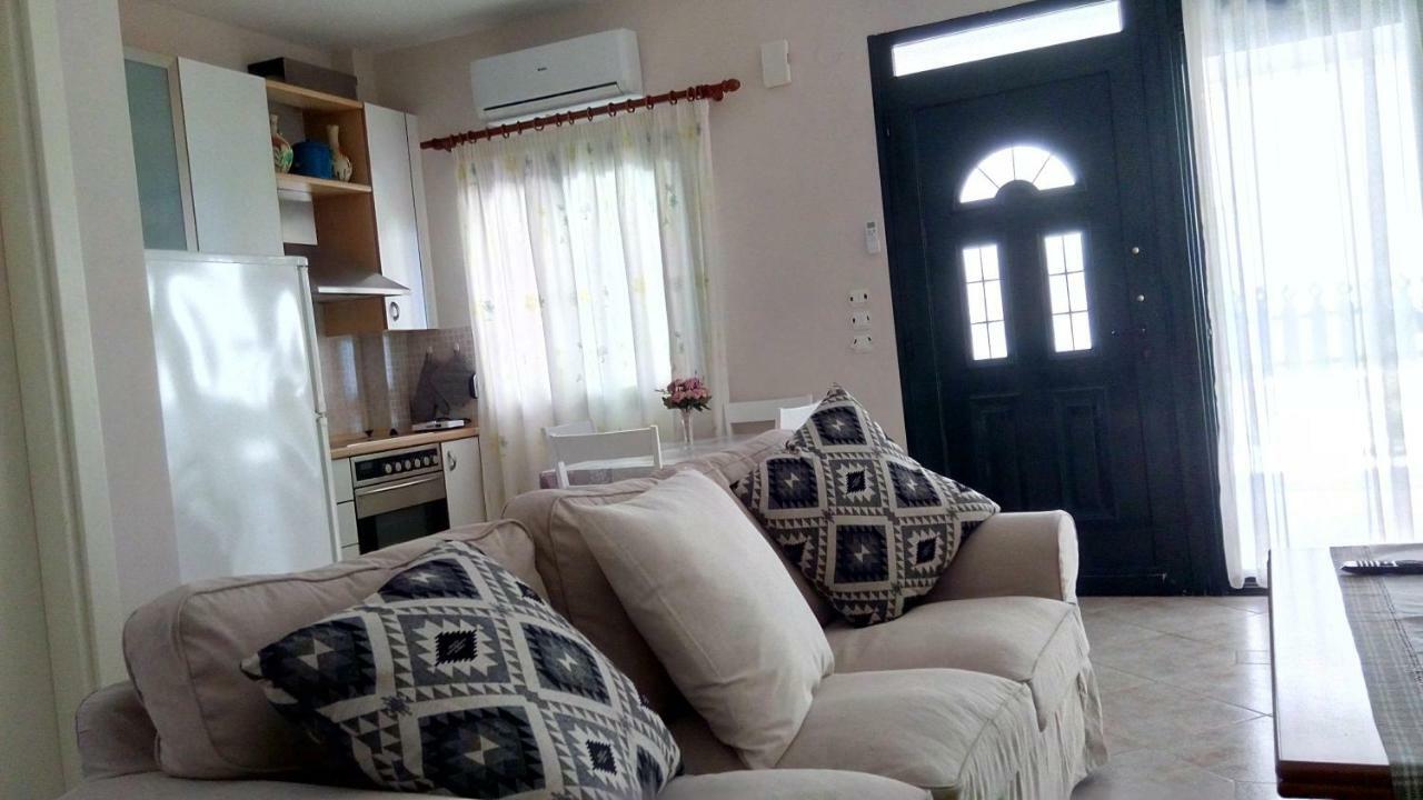 Cute Maisonette No2 On Coastal Sidewalk Nikiti  Exterior foto