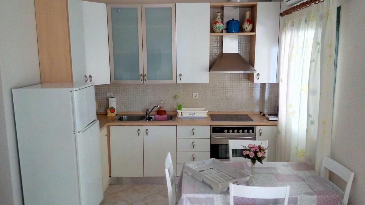 Cute Maisonette No2 On Coastal Sidewalk Nikiti  Exterior foto