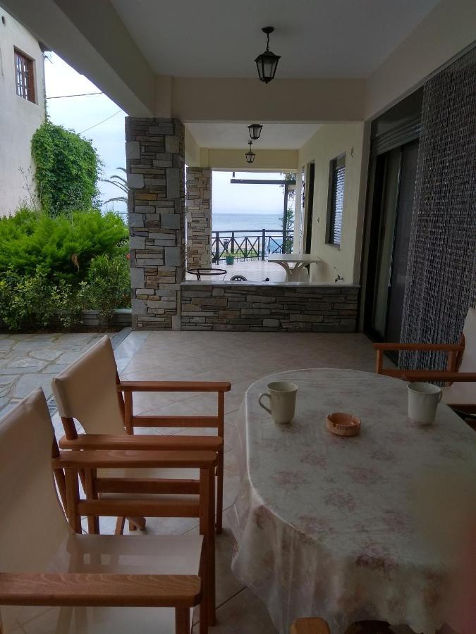 Cute Maisonette No2 On Coastal Sidewalk Nikiti  Exterior foto